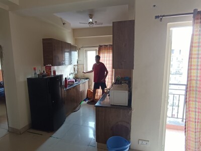 2 bhk flat Available Fully furnished Golf city plot 11 sectors 75