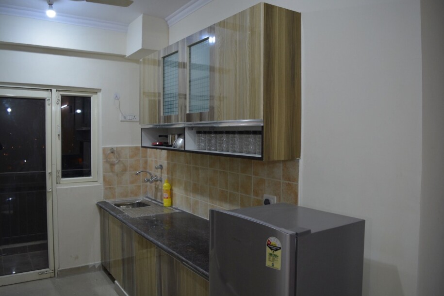 Room sector 75 Golf city plot 11-10