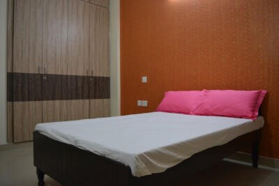 Room sector 75 Golf city plot 11