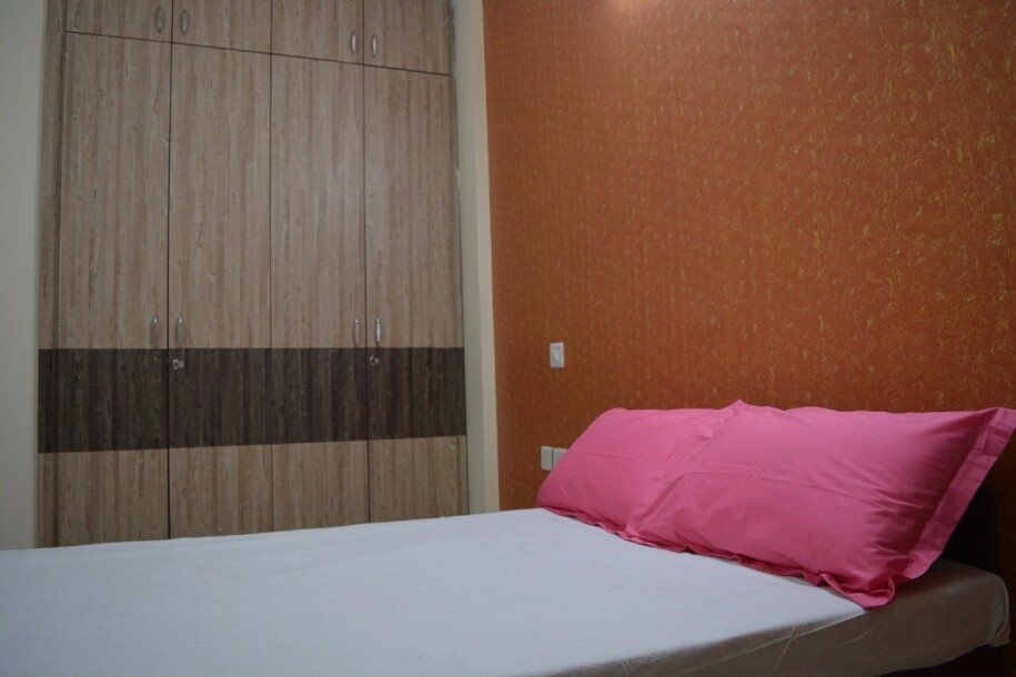 Room sector 75 Golf city plot 11-2