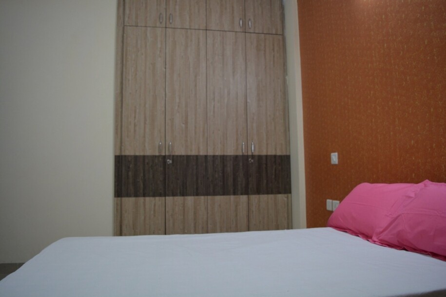 Room sector 75 Golf city plot 11-5