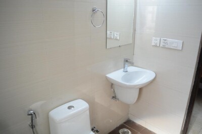 4 BHK FLAT  Fully furnished Apartment Sector 75 golf city plot 10