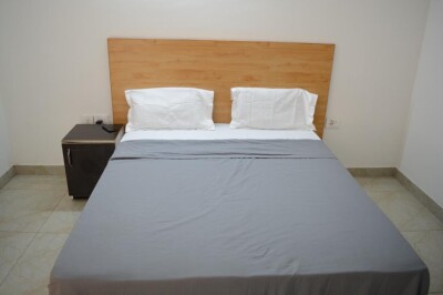 4 BHK FLAT  Fully furnished Apartment Sector 75 golf city plot 10
