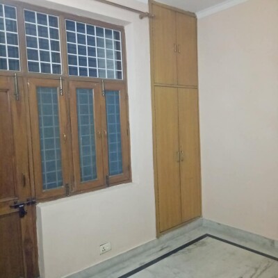 1 BHK rent Sector 12 Noida top floor available near Metro Station 9911149097-5
